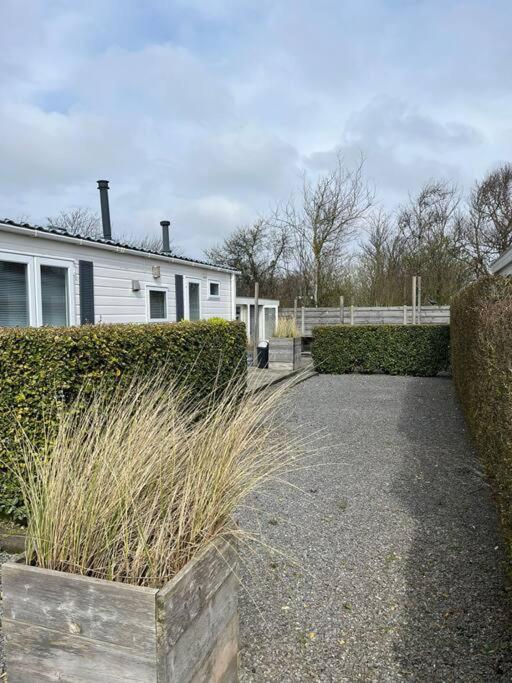Chalet + Tiny House Nabij Strand Petten Kültér fotó
