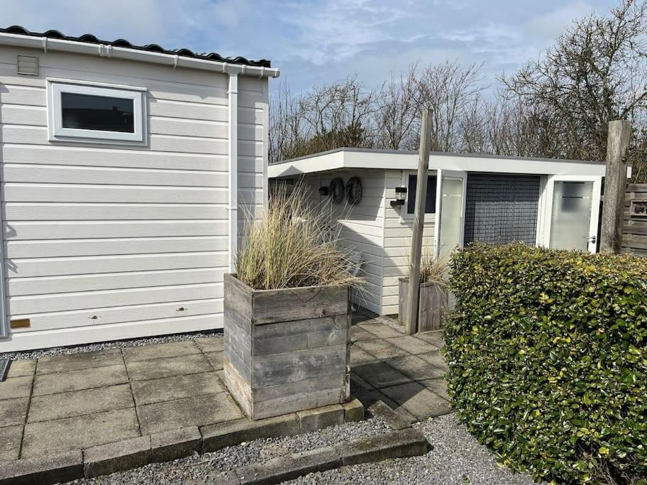 Chalet + Tiny House Nabij Strand Petten Kültér fotó