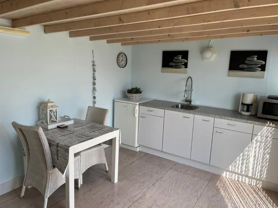 Chalet + Tiny House Nabij Strand Petten Kültér fotó